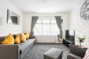 MOYDOM Cosy Apt sleeps 4 with self breakfast & carpark, Redbridge